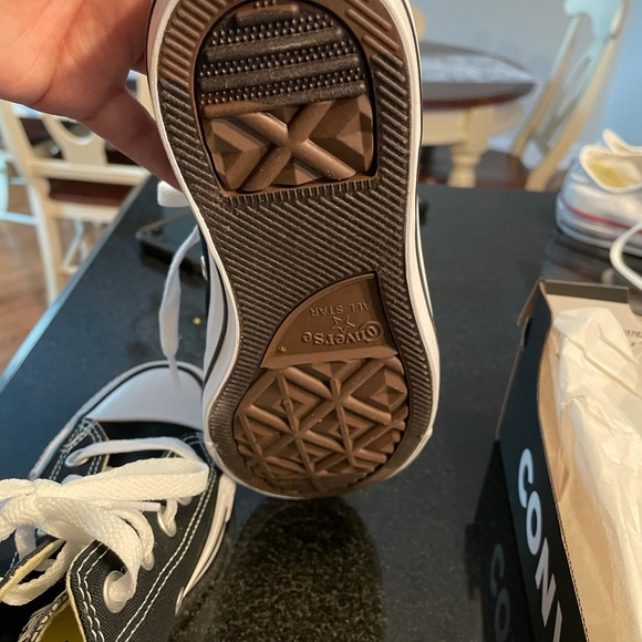 Black converse - Picture 4 of 5